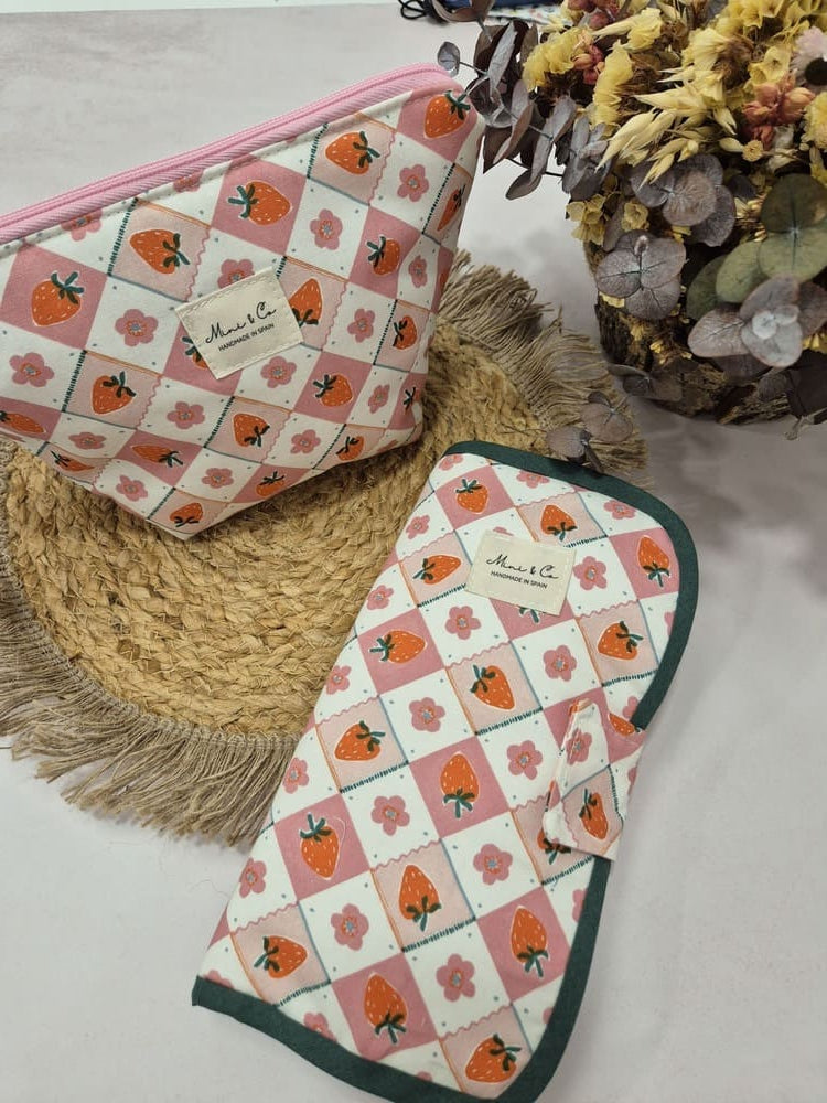 Neceser higiene fresas vintage