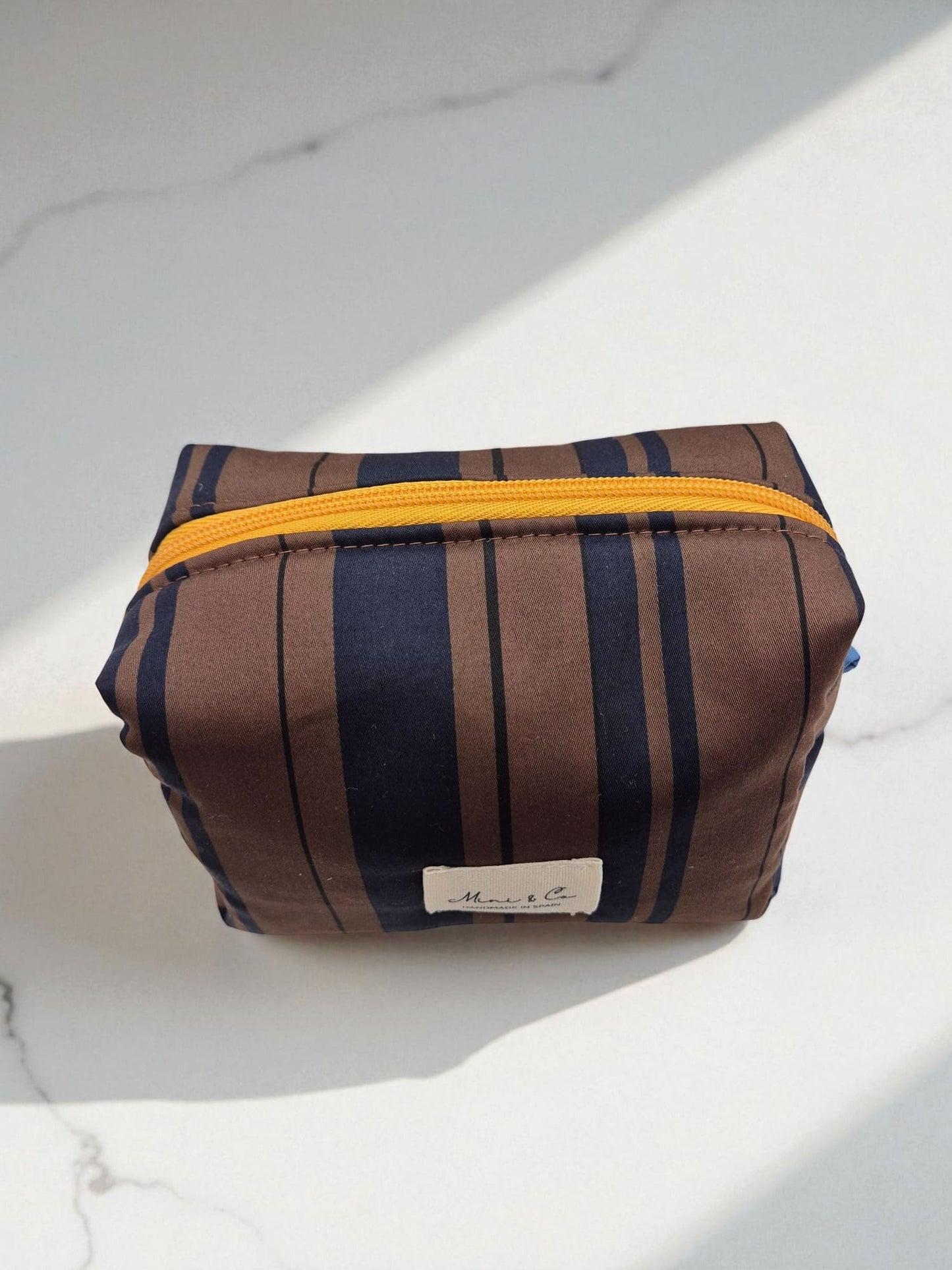 Neceser pequeño chocolate y marino