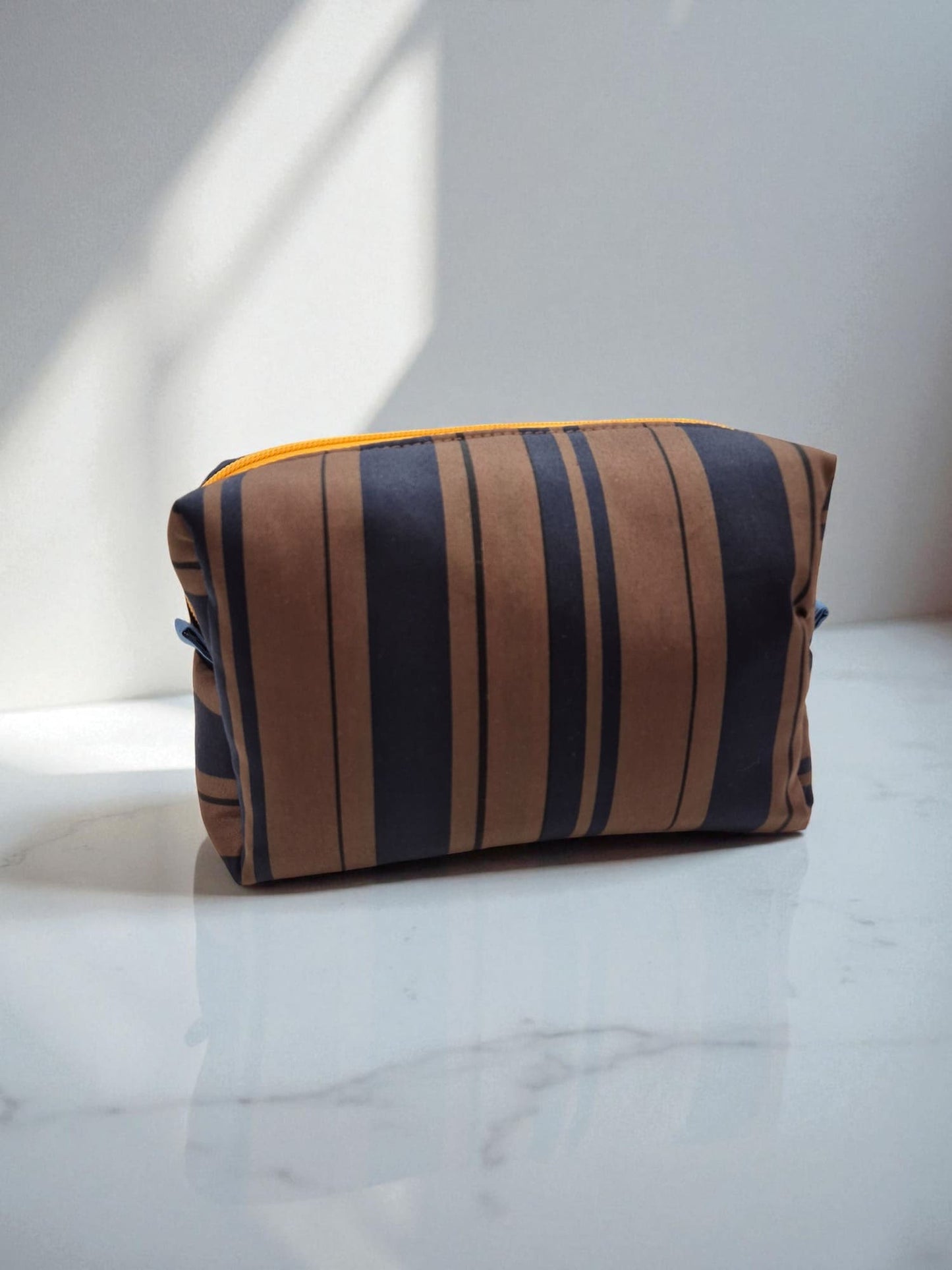 Neceser grande chocolate y marino